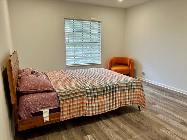 Building Photo - 2151 NE 68th St