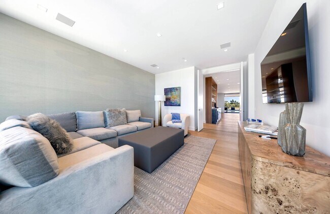 Building Photo - 345 Dune Rd