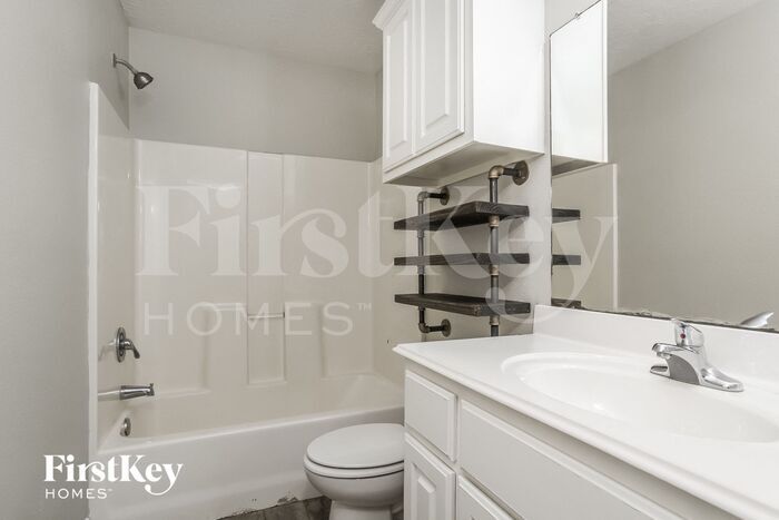 Building Photo - 16209 N View Ct