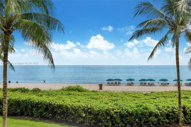 Building Photo - 16425 Collins Ave