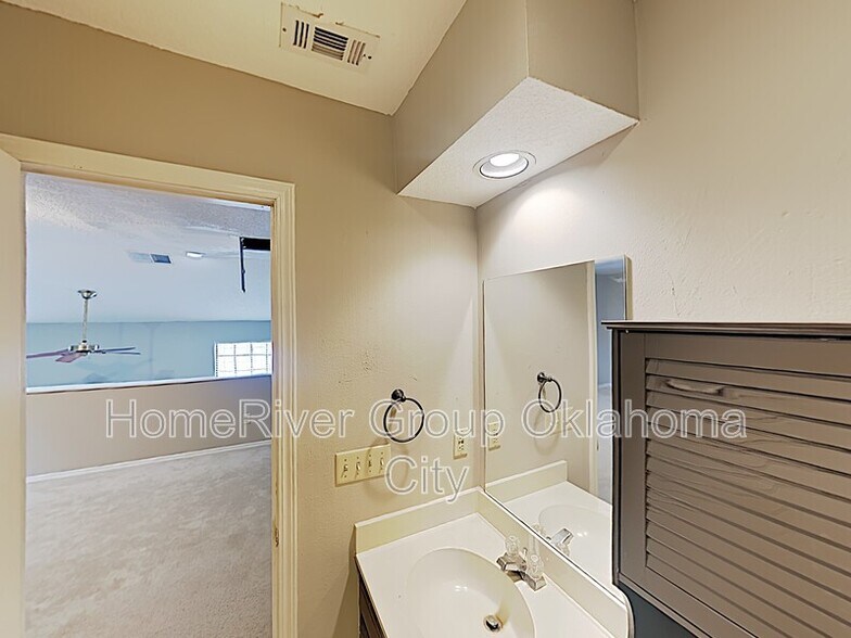 Building Photo - 1330 Hunters Ridge Rd