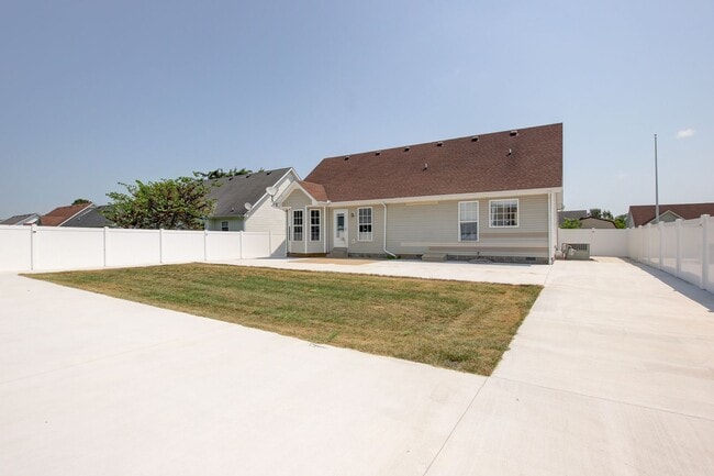 Building Photo - 3660 S Naples Ct