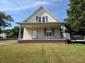 Building Photo - 1026 W Grove St