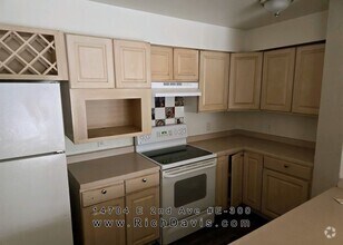 Building Photo - Great location off Sable and 2nd with lots...
