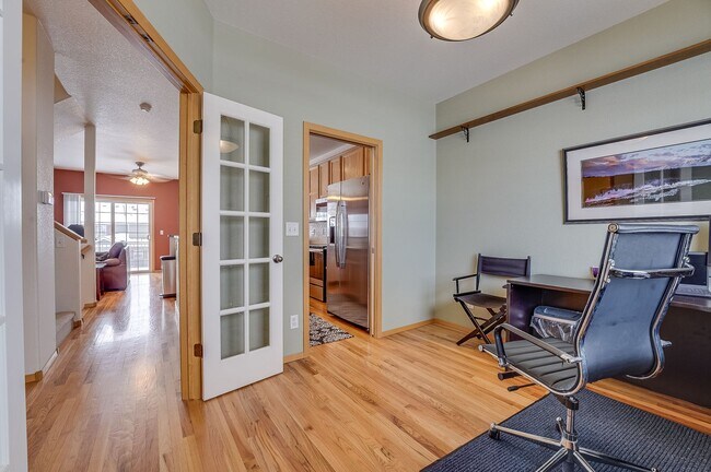 Building Photo - Spacious 3 bed, 2.5 bath Townhome in Ridgewood Hills!