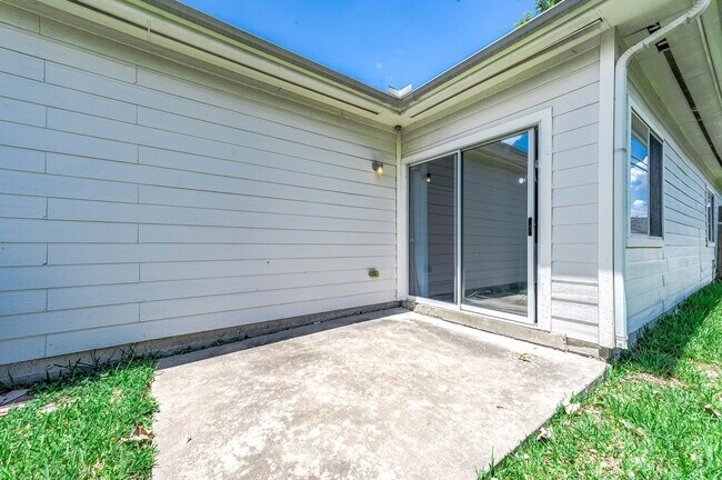 Building Photo - 1561 Nichole Woods Dr