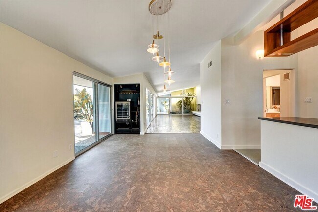 Building Photo - 2755 Carmar Dr