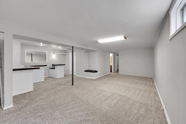 Building Photo - $2,675 - 4 Bed, 2 Bath Home in Aurora with...