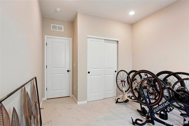 Building Photo - 4140 Lake St