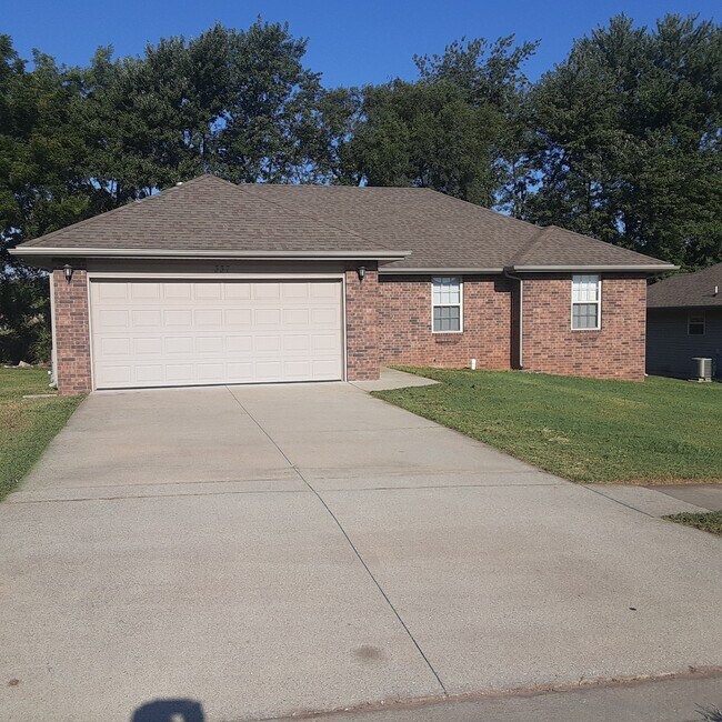 Building Photo - 337 S Casa Grande Ave