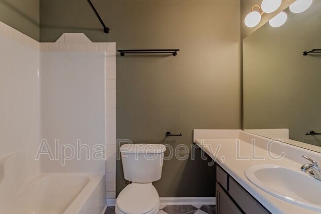 Building Photo - 1901 Country Apple Ct