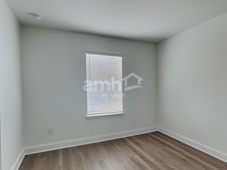 Building Photo - 425 Hickory Pointe Rd