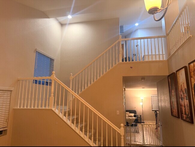 Building Photo - 30454 Silver Hawk Dr