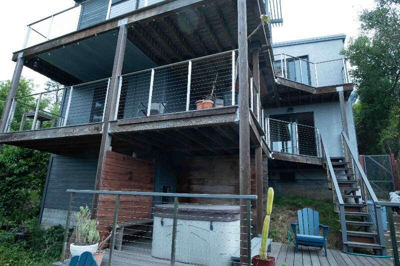 Building Photo - 916 Hilldale Ave
