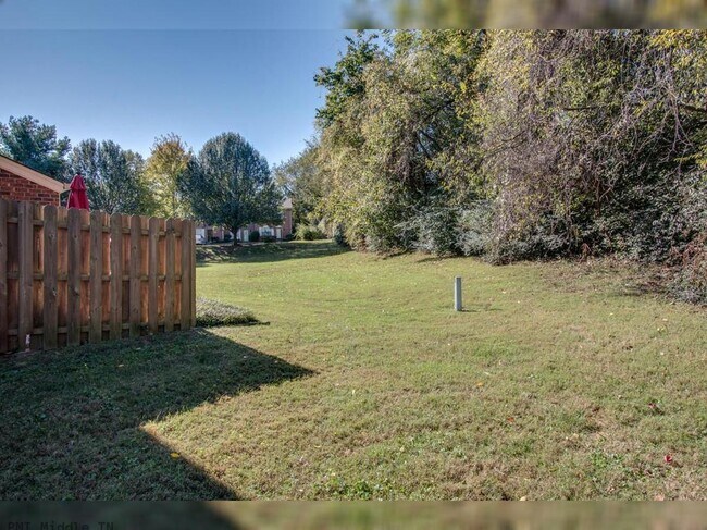 Building Photo - COMING SOON... Beautiful 2BR/1.5BA Townhouse in Hermitage Meadows!