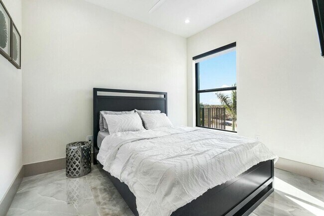 Building Photo - 13460 U.S. Rte 1