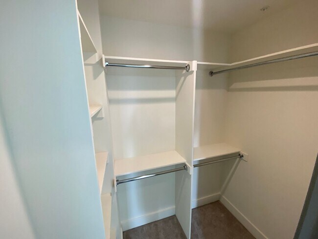 Building Photo - NEWER  SMART HOUSE 4BD*4BA*TOWNHOME*HWFLS*WASHER/DRYER IN UNIT* YARD*BALCONY*STAINLESS APPLIANCES...