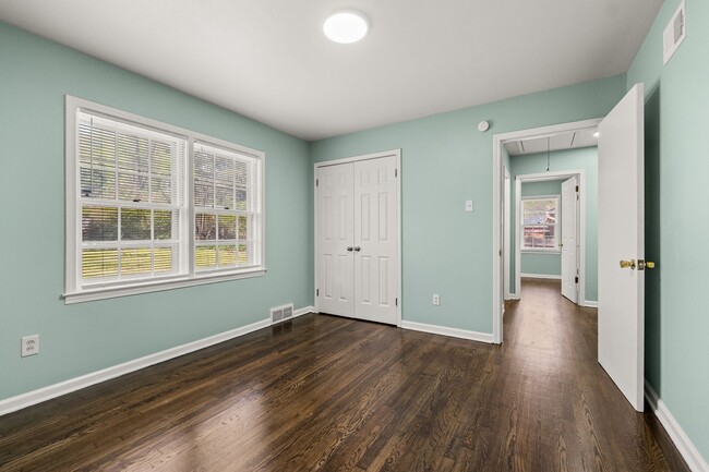 Building Photo - Renovated 4 Bedroom 1.5 Bath Home