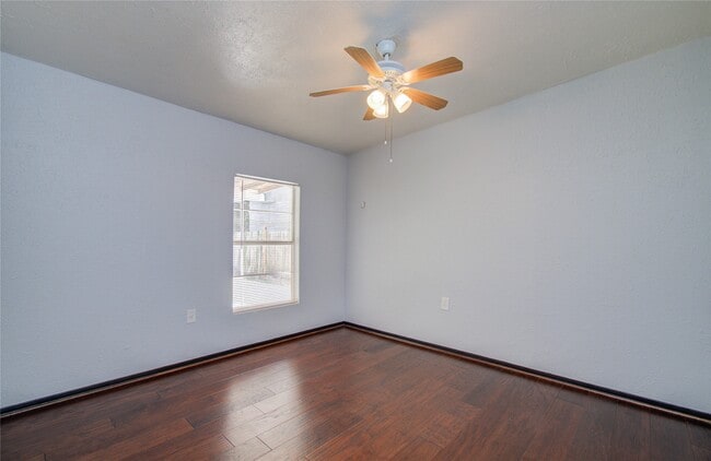 Building Photo - 5319 Bell St