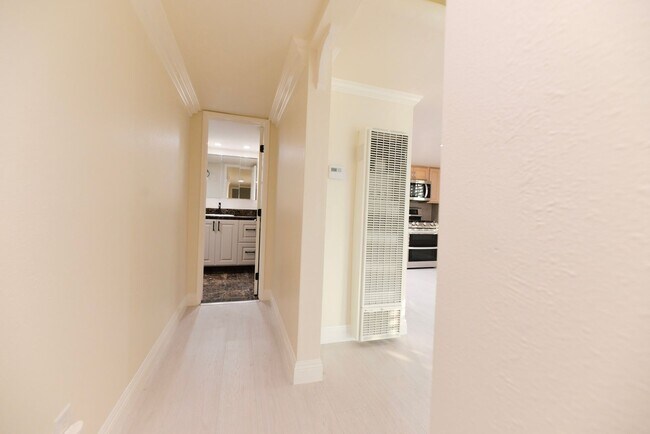 Building Photo - 412 Avenida Santa Barbara