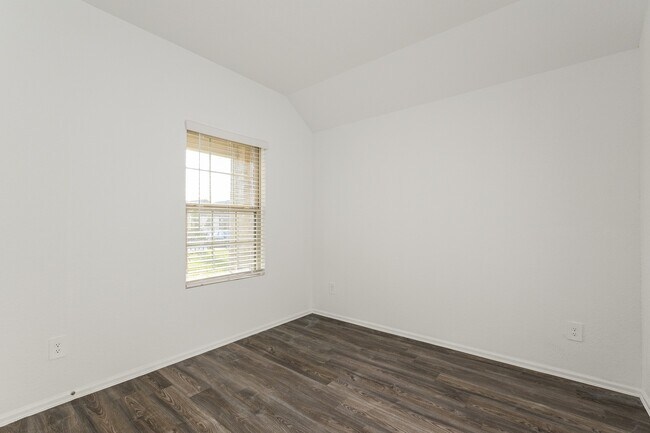 Building Photo - 18446 Summit Ranch Dr