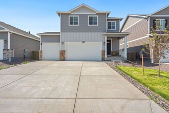 Building Photo - 815 Elias Tarn Dr