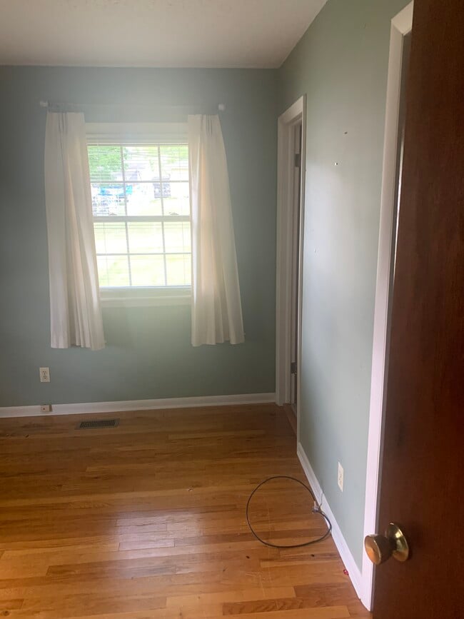 Building Photo - 2829 Hillside Dr