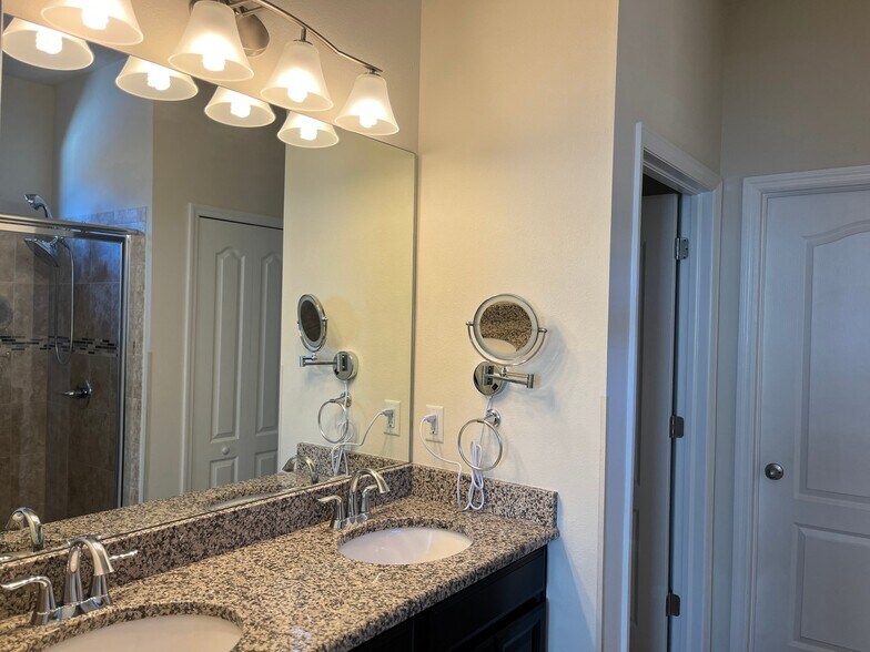Building Photo - 14421 Alistar Manor Dr
