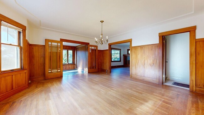 Building Photo - Bright Country Three Bedroom One Bathroom ...