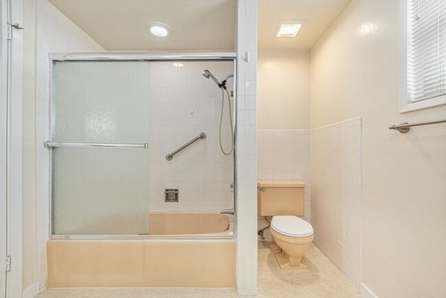 Building Photo - 3125 Fernside Blvd