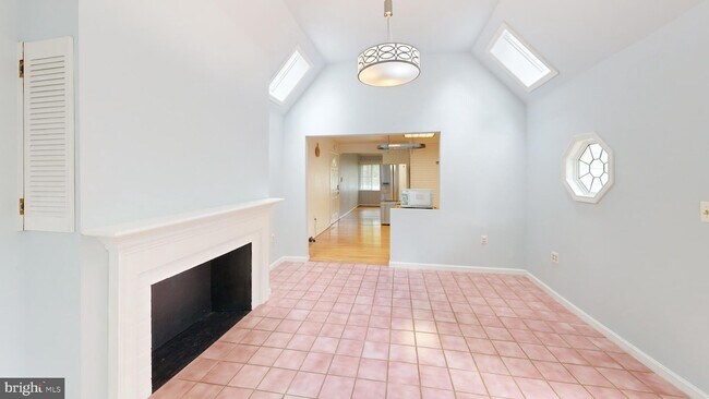 Building Photo - 400 Dean Dr