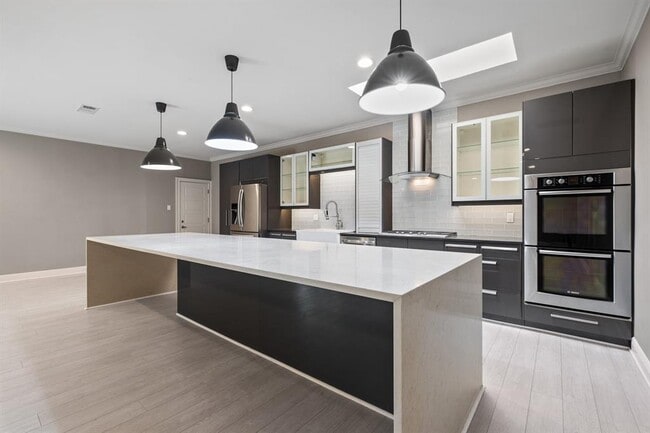 Building Photo - 5703 Eagle Cliff