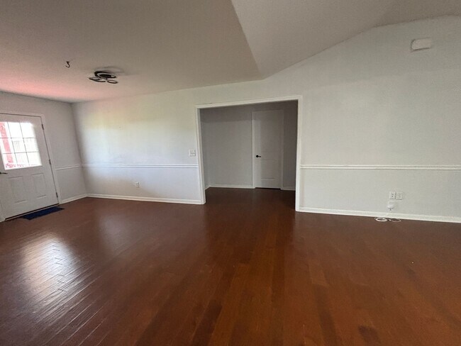 Building Photo - 155 Raspberry Dr