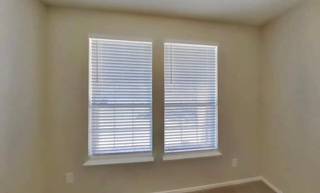 Building Photo - Inviting 3-Bedroom Home with Lush Garden & Natural Light