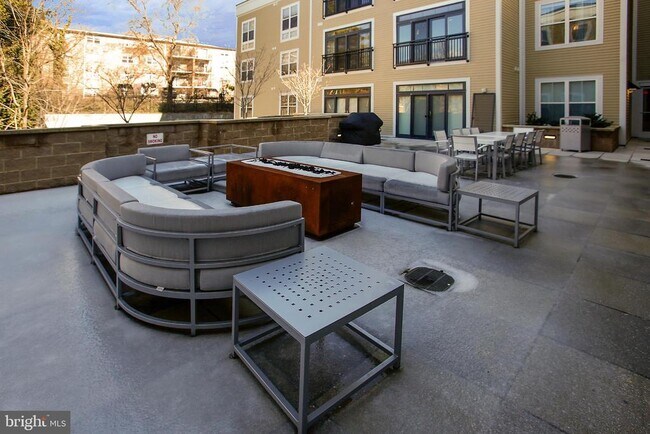 Building Photo - 989 S Buchanan St