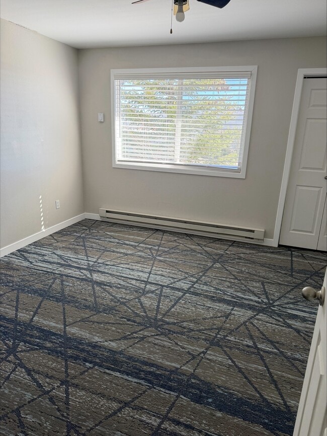 Building Photo - 1327B 9th W Ave