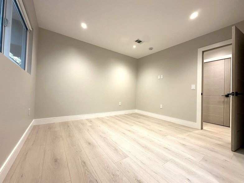 Building Photo - 36 Paloma Ave