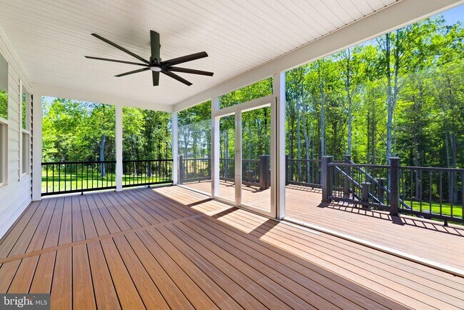 Building Photo - 301 Kingdom Dr