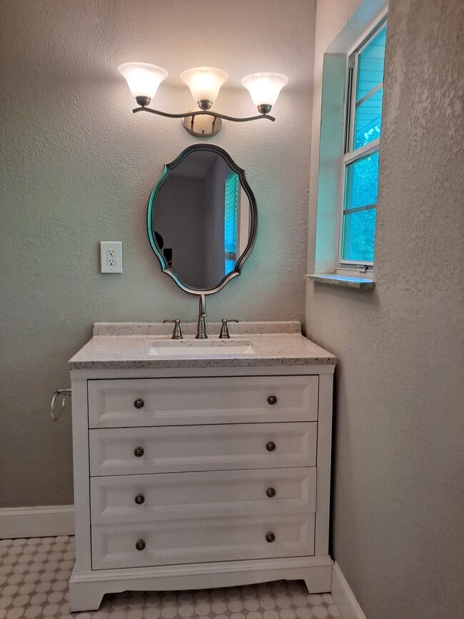 Building Photo - 6101 Cougar Dr