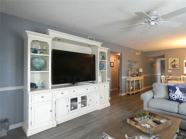 Building Photo - 9320 Clubside Cir