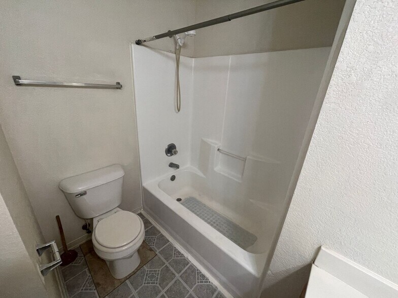 Building Photo - 211 N 3rd St