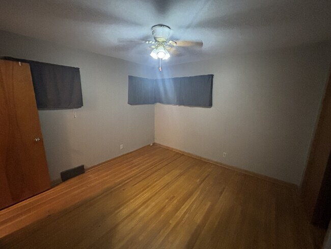 Building Photo - 2416 N Riverlawn Dr