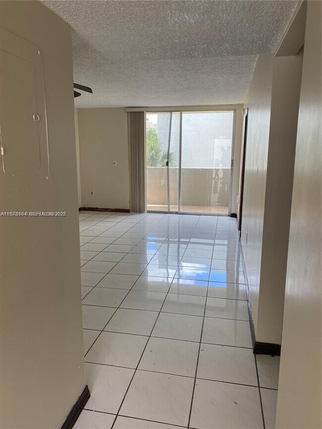 Building Photo - 10090 NW 80th Ct