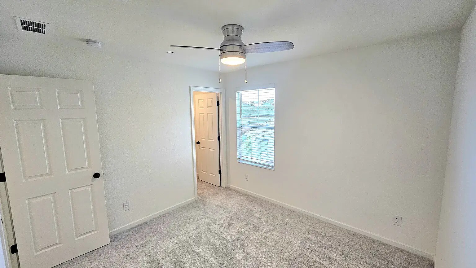 Building Photo - 4586 Butterfly Ridge Dr