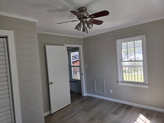 Building Photo - Cute 2 bed 1 bath home for rent.