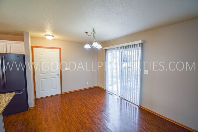 Building Photo - 3 Bedroom 2.5 Bath home