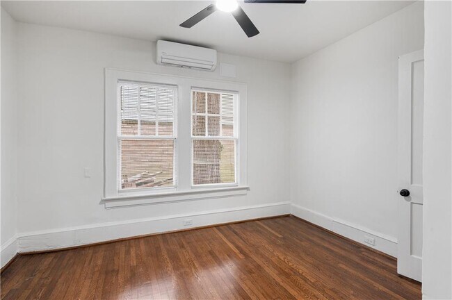 Building Photo - 405 4th St NE