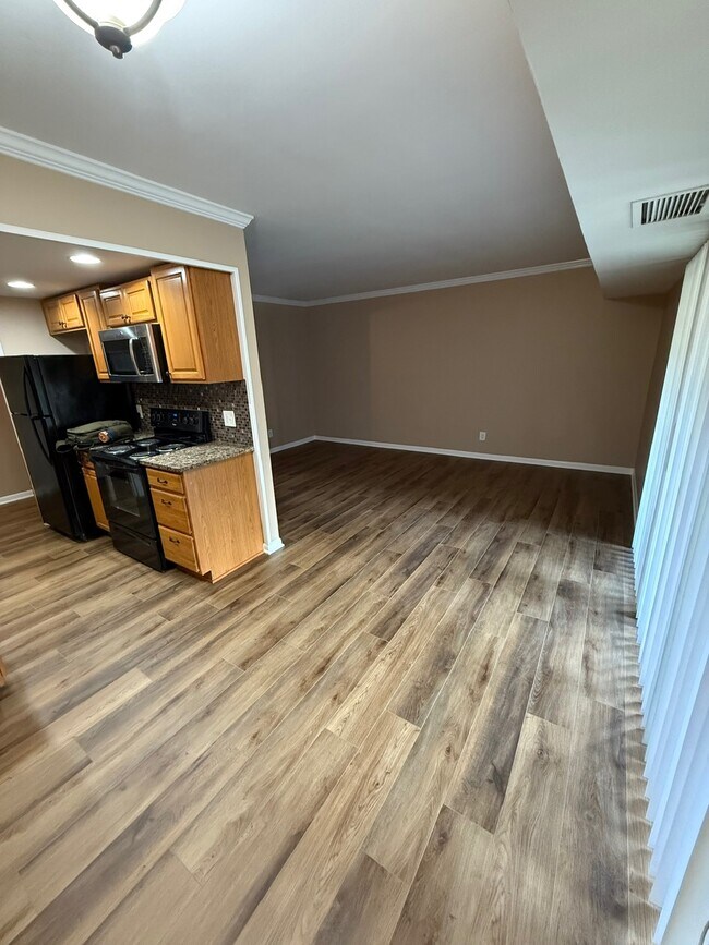 Building Photo - 2257 Castle Rock Square
