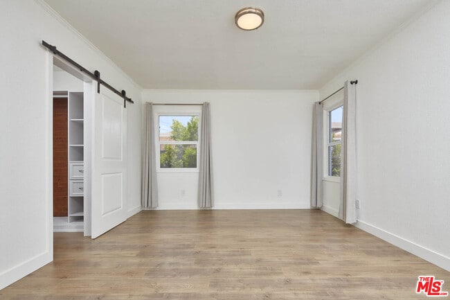 Building Photo - 2904 W 81st St