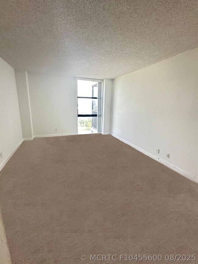 Building Photo - 20301 W Country Club Dr